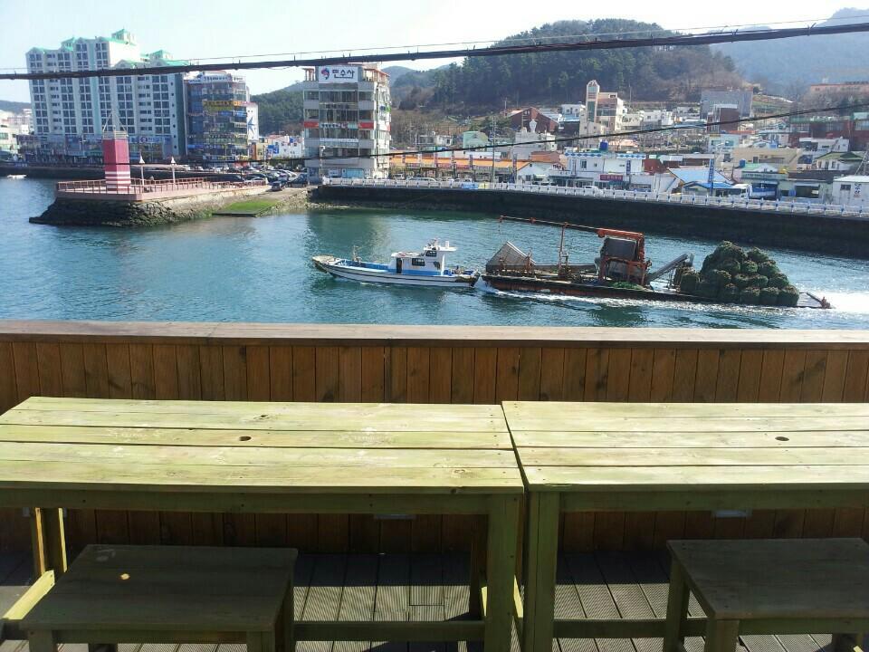 Вилла Tongyeong Camellia House Экстерьер фото