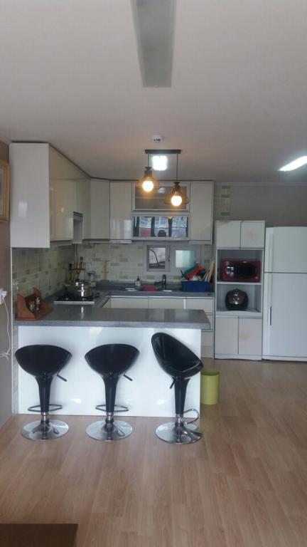 Вилла Tongyeong Camellia House Экстерьер фото