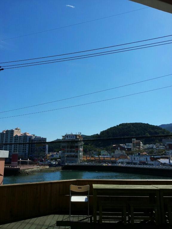 Вилла Tongyeong Camellia House Экстерьер фото